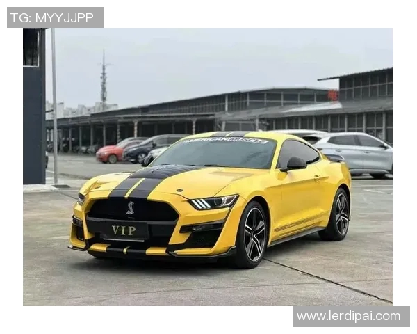 足球明星驾驶福特野马展现速度与激情的完美结合